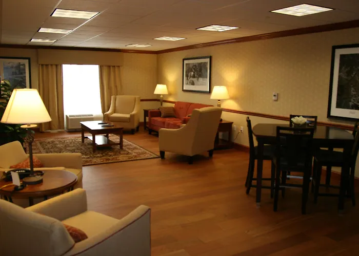 Hampton Inn & Suites Lanett/West Point