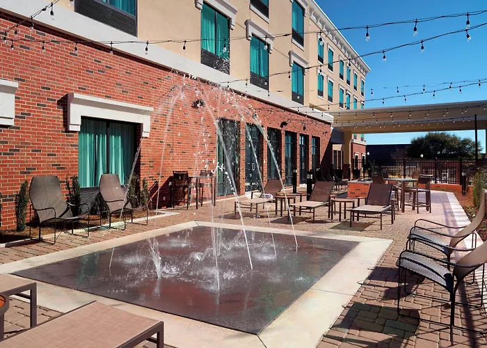 Courtyard By Marriott Lagrange